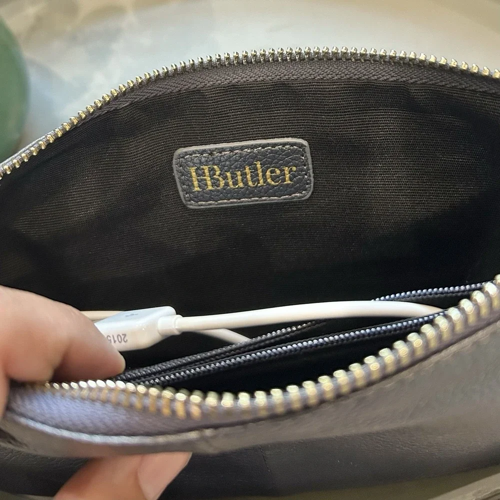 HButler‎ Mighty Purse Leather Wristlet With Built-in Phone Charger Silver